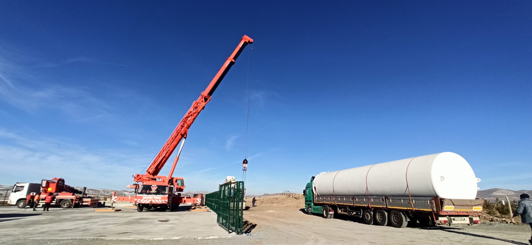 Doğalgaz Tankları Depo Alanına Geldi