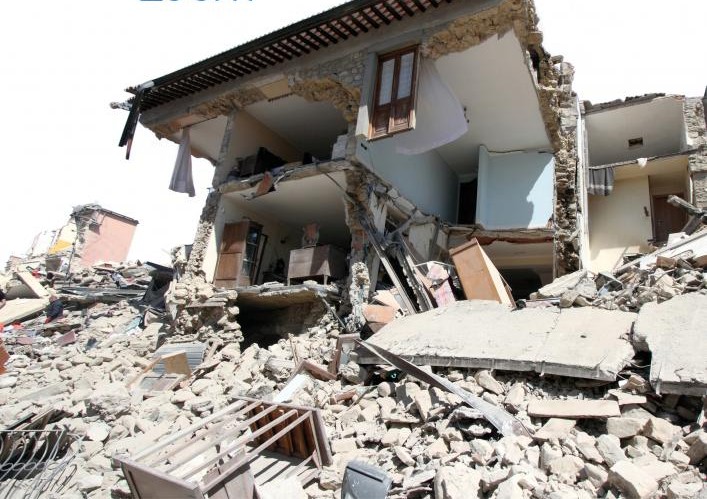 Altınyayla dan  Altı Arkadaş Arama Kurtarma İçin Deprem Bölgesine Koştu