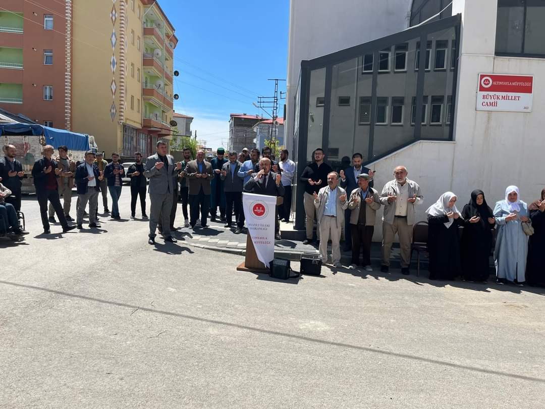 Hacı Adayları Dualarla Uğurlandı!