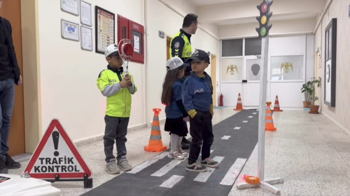 Minik Kalplerden Emniyete Anlamlı Ziyaret