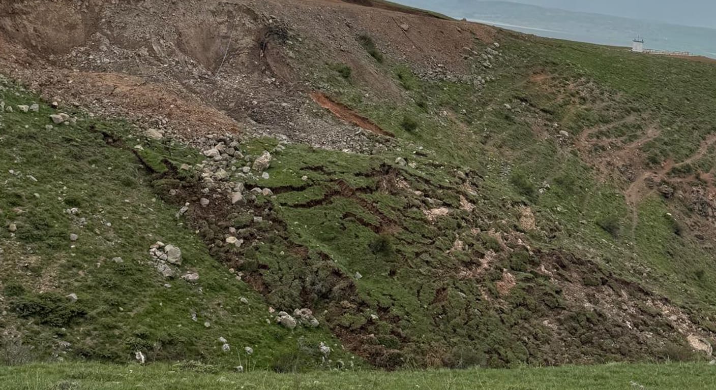 Aşırı Yağışlar  Çetin Deresi Mevkiinde Toprak Kaymasına Neden Oldu